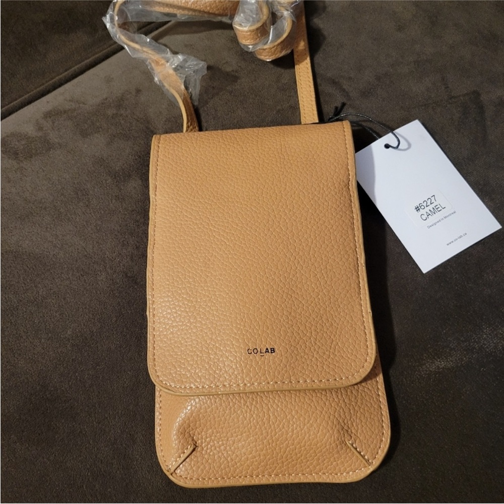 NWT~ Co Lab Vegan Leather Phone
& Card Crossbody / Color: Camel